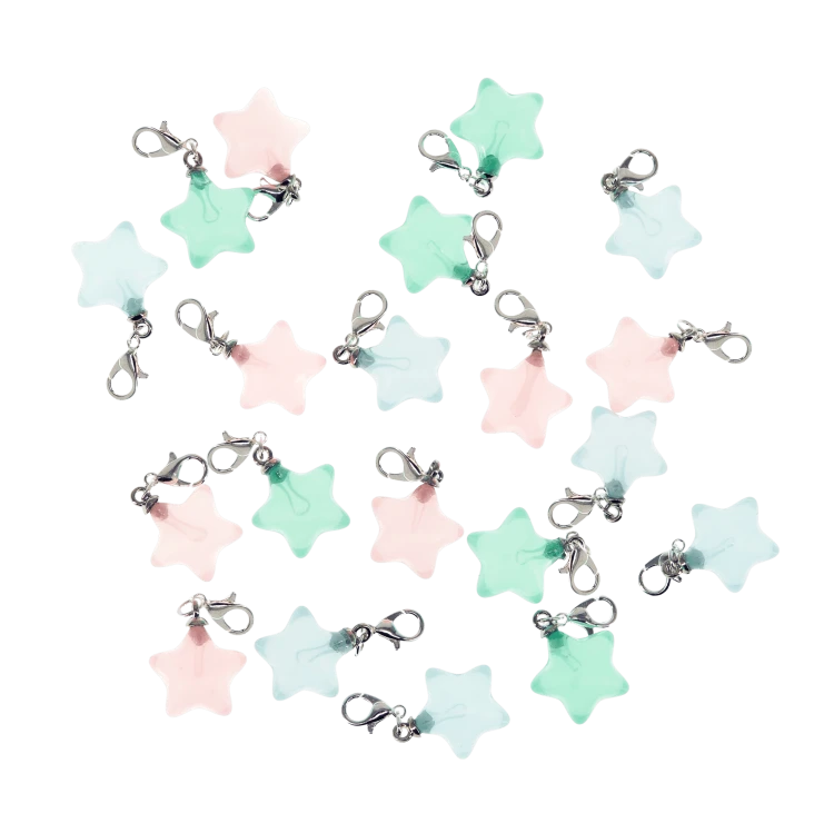 Zawieszka typu CHARMS STAR POM POM